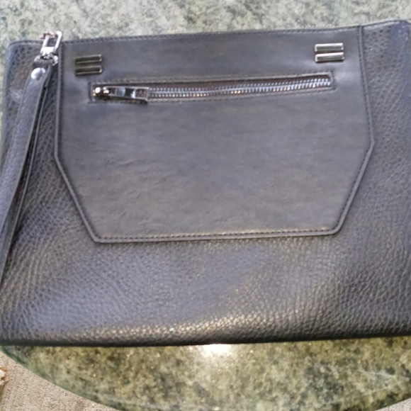 EXPRESS Wristlet - Picture 2 of 11